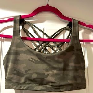 Onzie camouflage crisscross sports bra Sz M/L